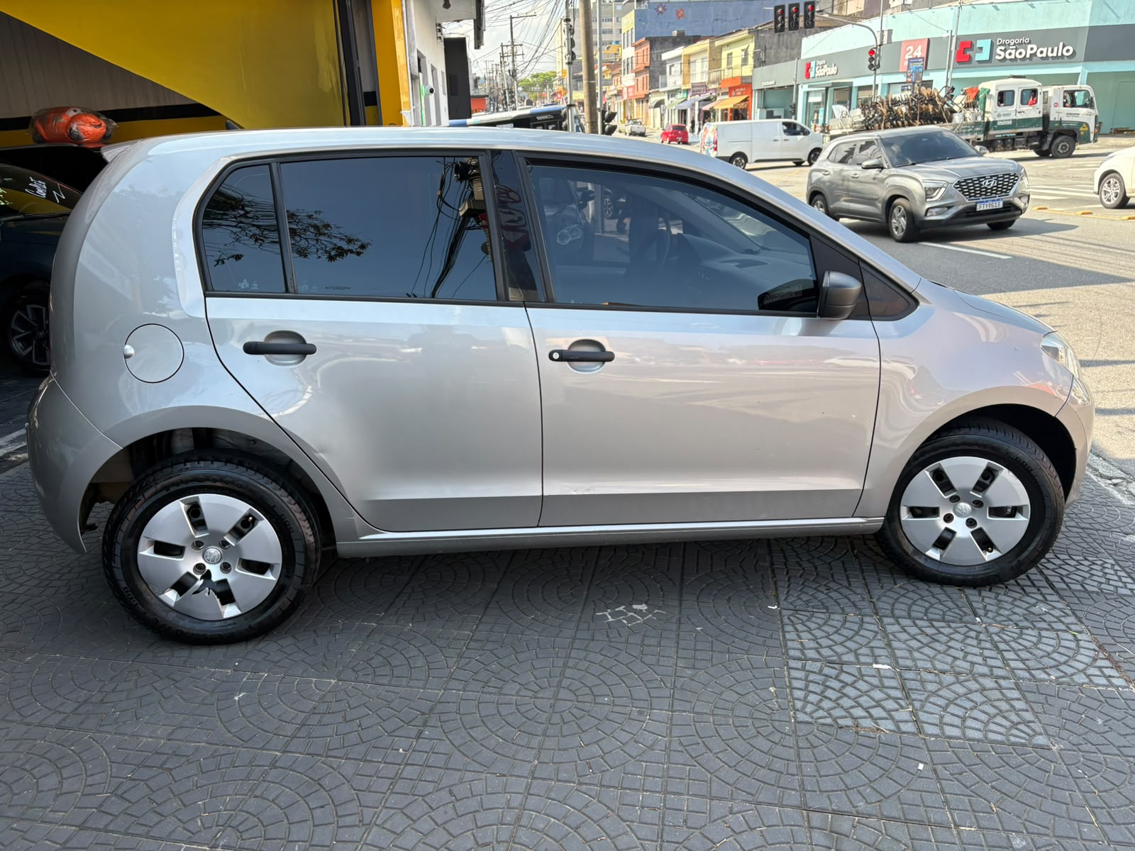 VOLKSWAGEN UP