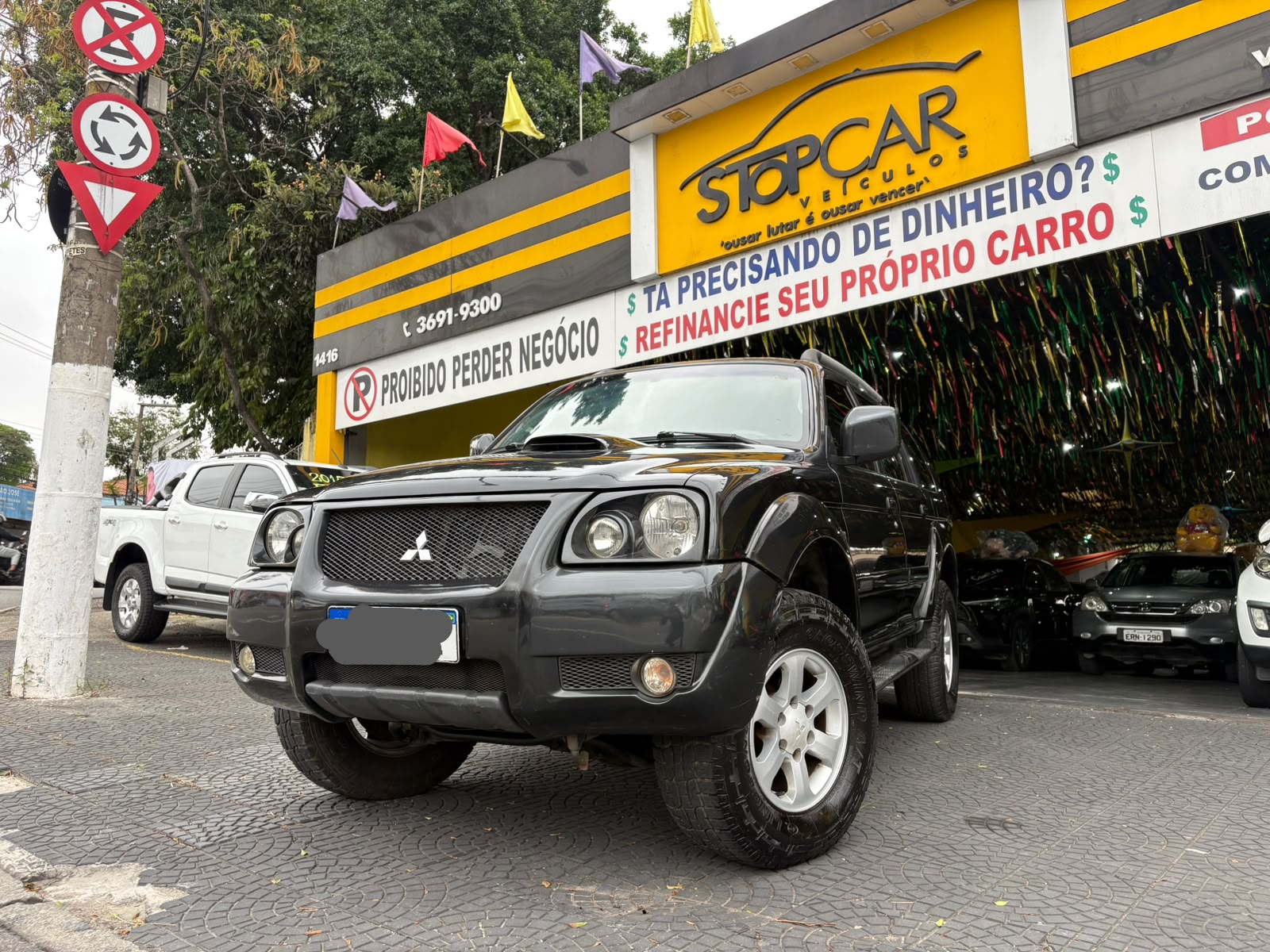 MITSUBISHI PAJERO SPORT