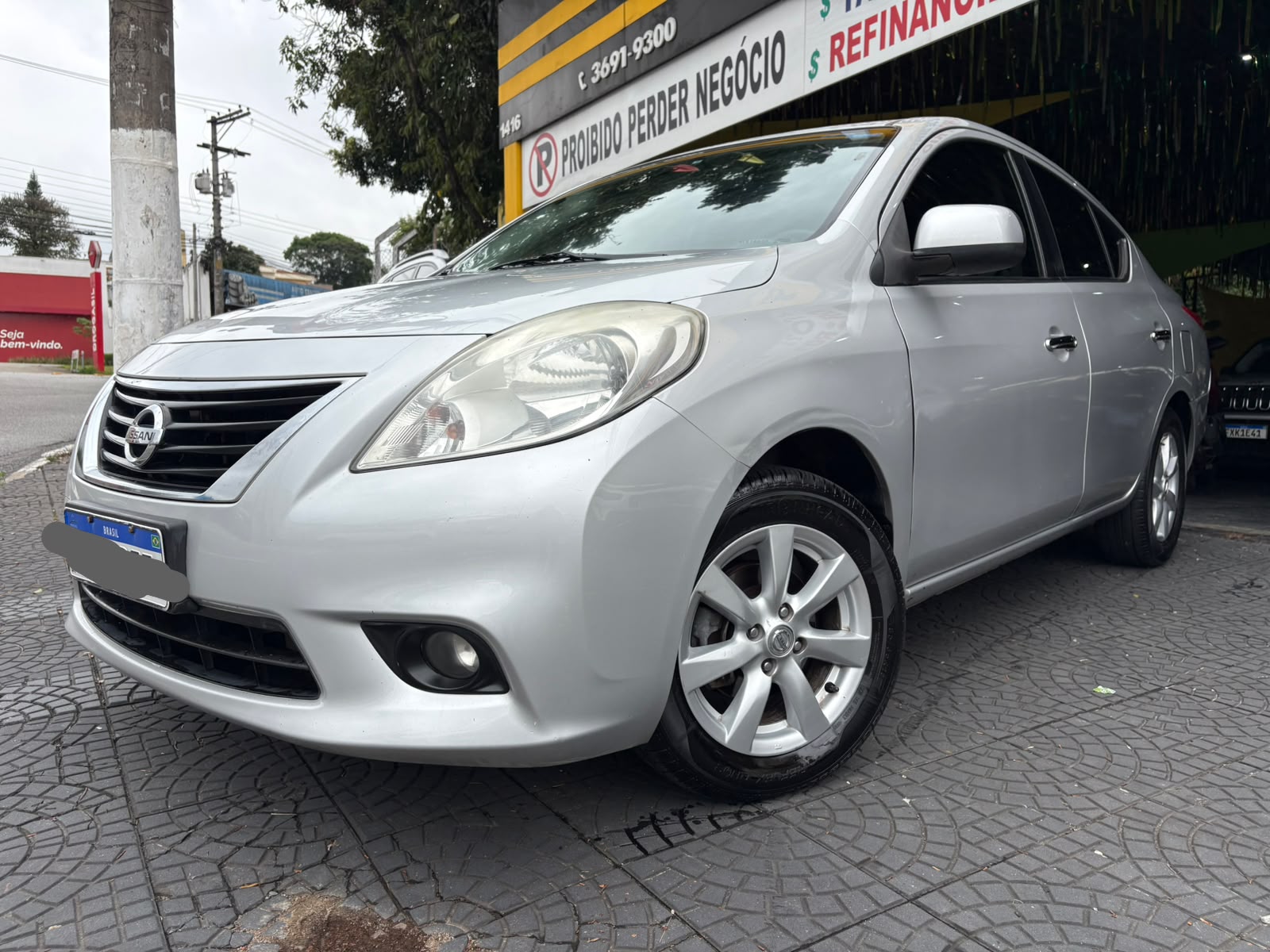 NISSAN VERSA