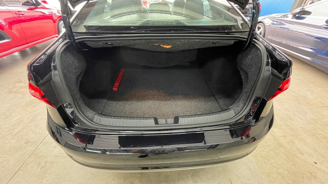 Car Image 12