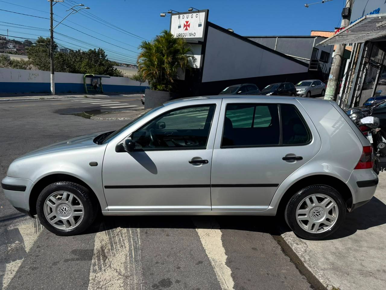 VOLKSWAGEN GOLF