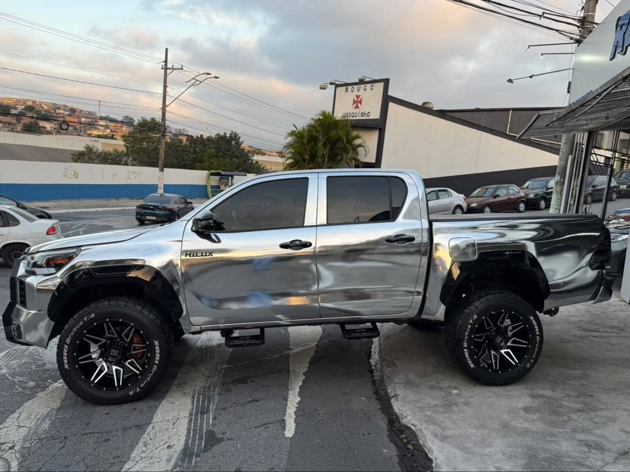TOYOTA HILUX