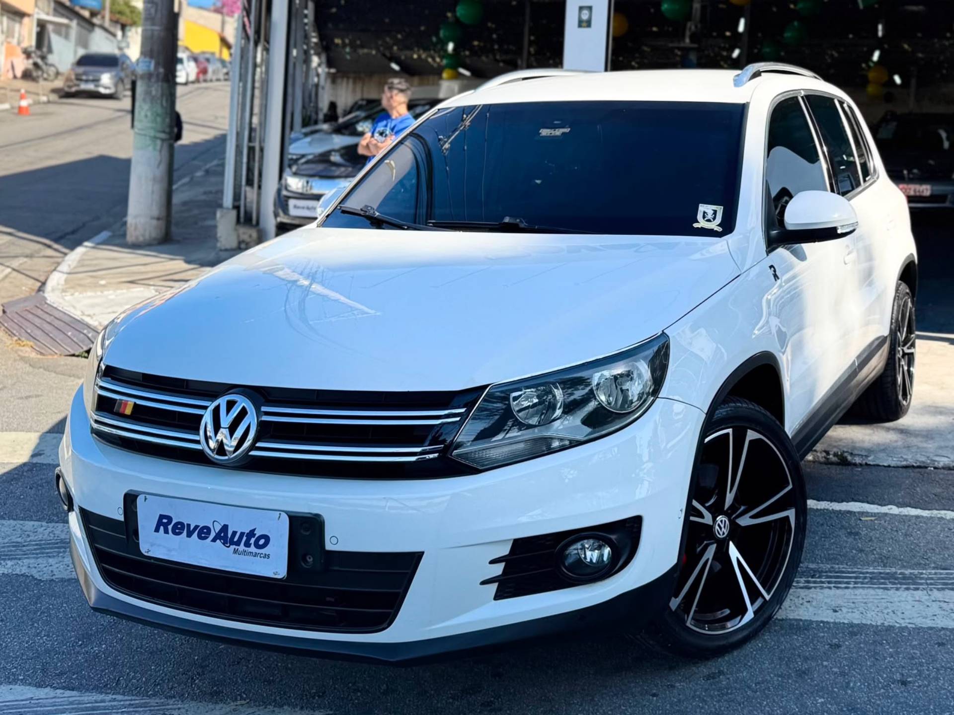 VOLKSWAGEN TIGUAN