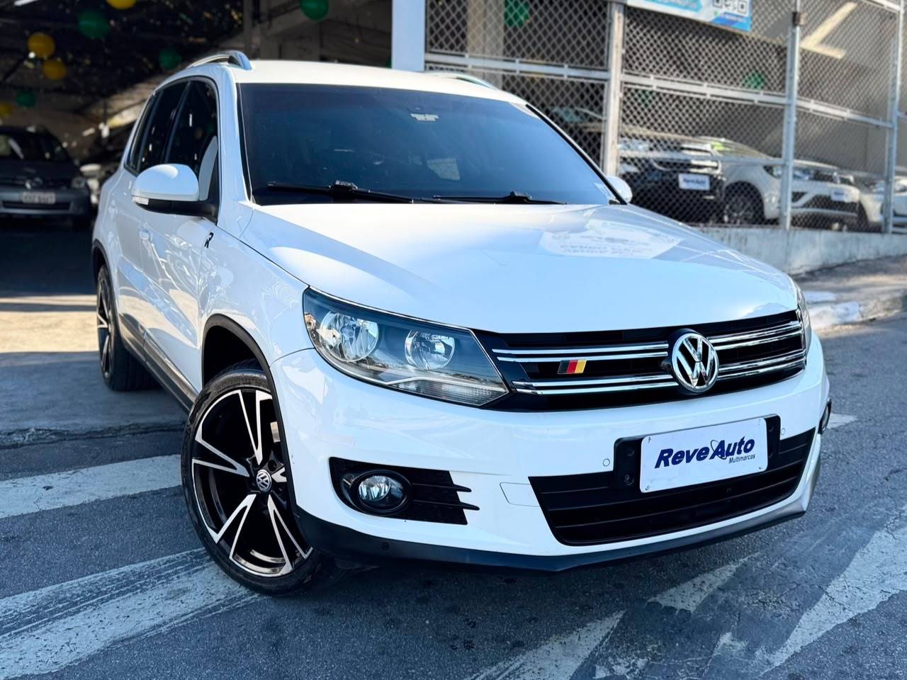 VOLKSWAGEN TIGUAN