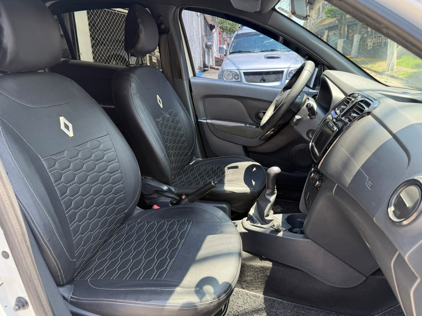 RENAULT LOGAN
