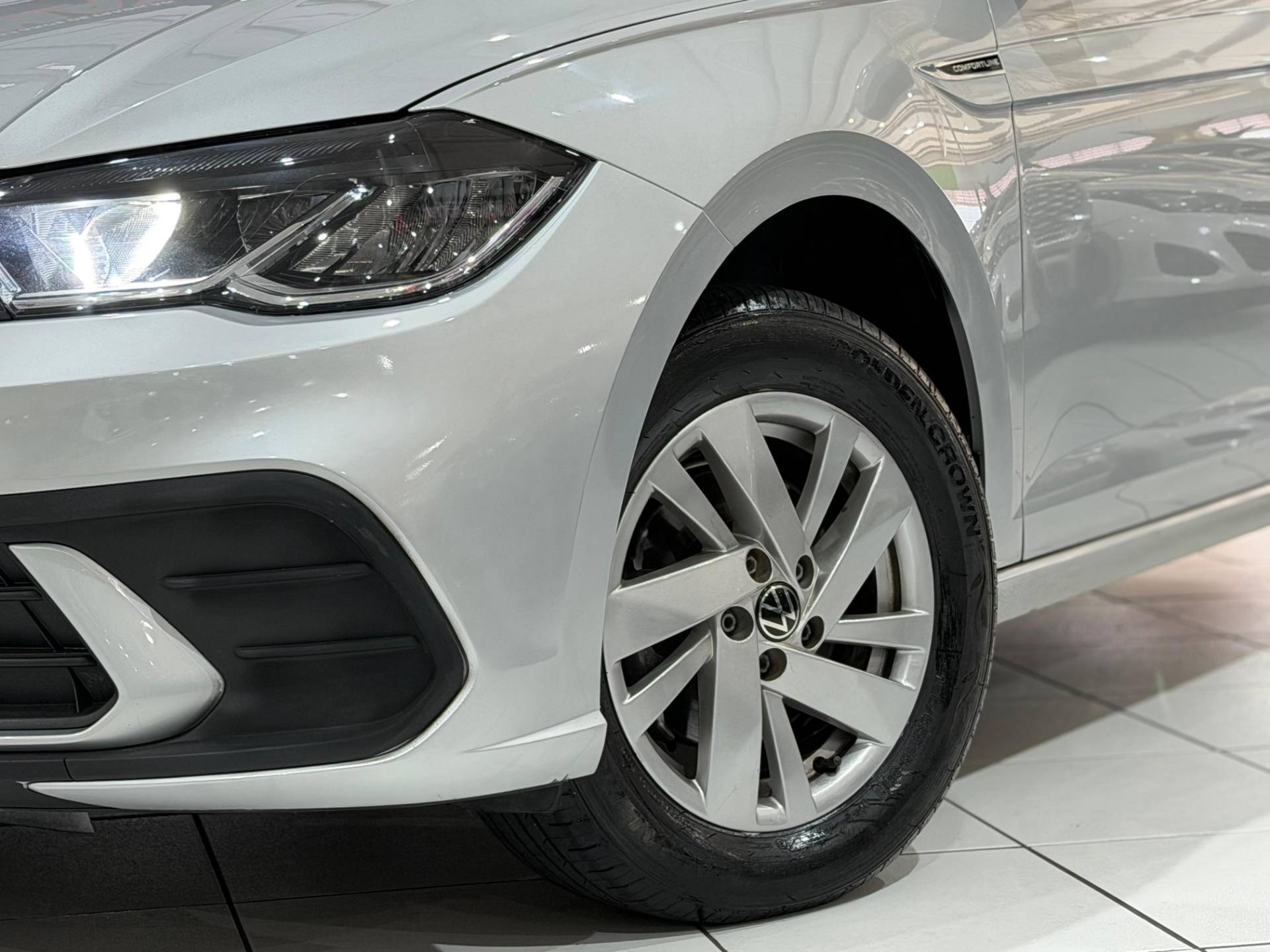 VOLKSWAGEN POLO