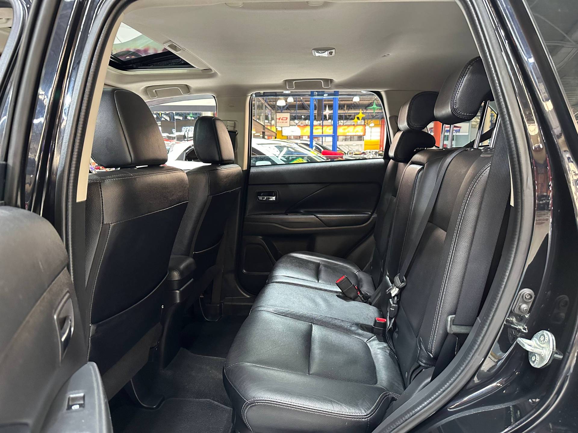 MITSUBISHI OUTLANDER