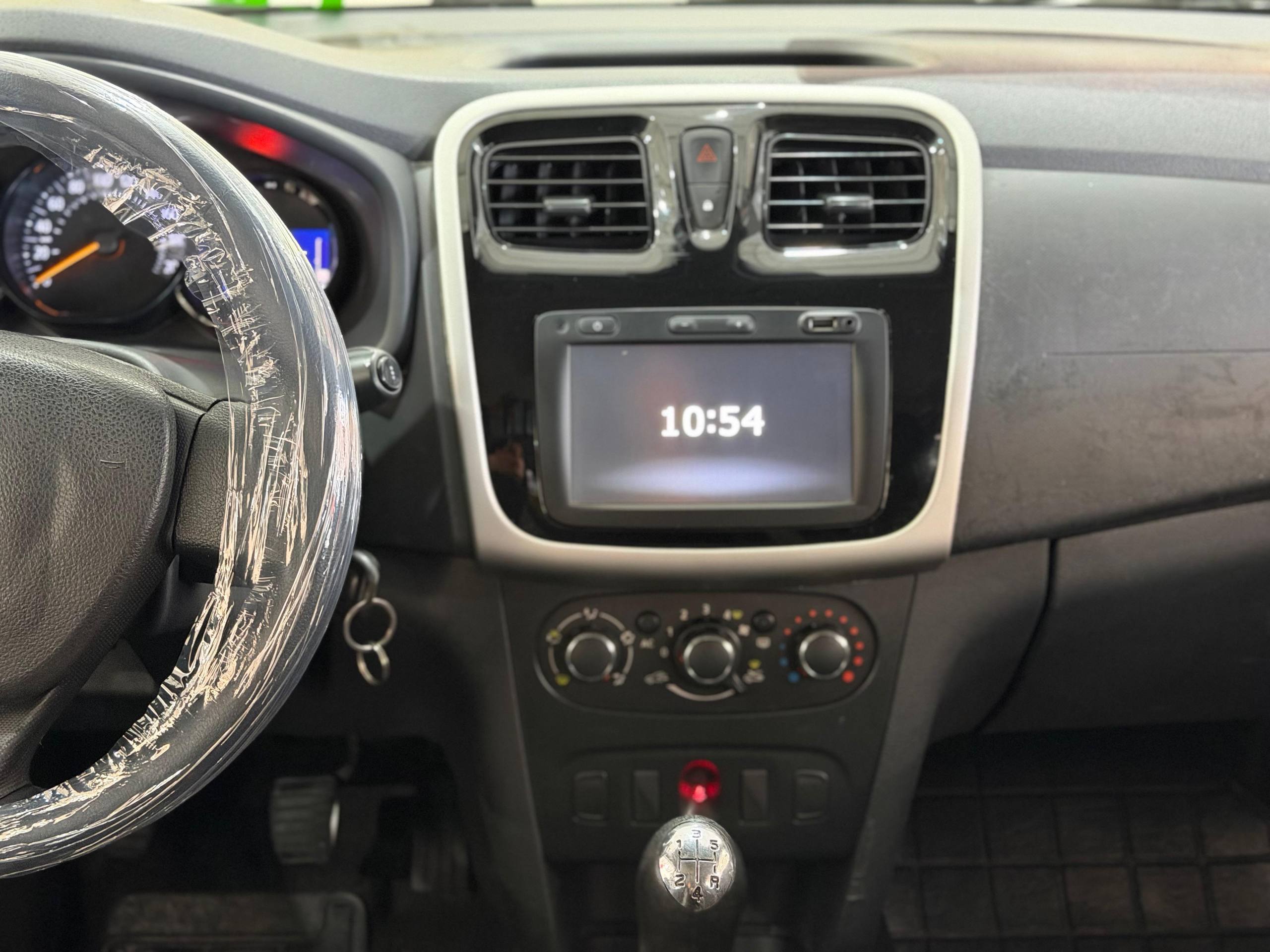 RENAULT SANDERO