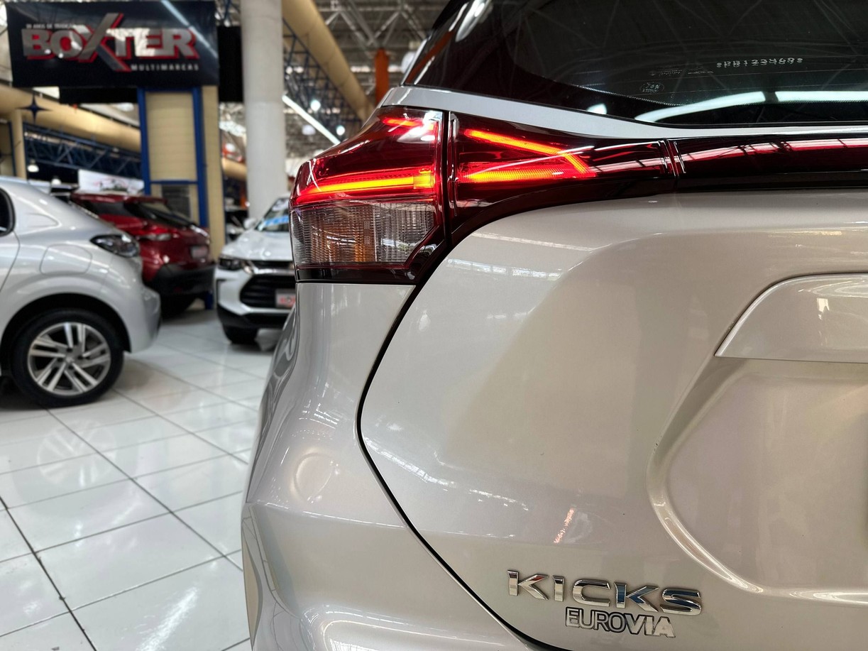 NISSAN KICKS
