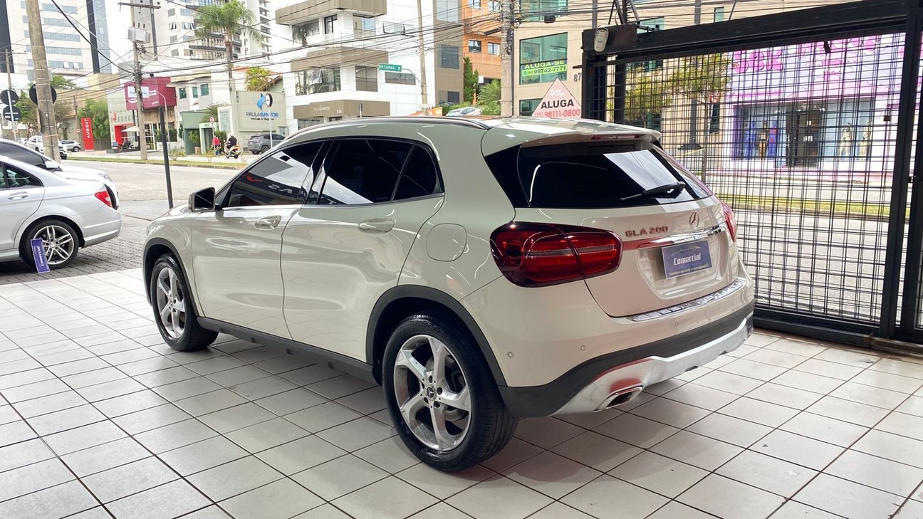 GLA 200 1.6 CGI ENDURO 7G-DCT