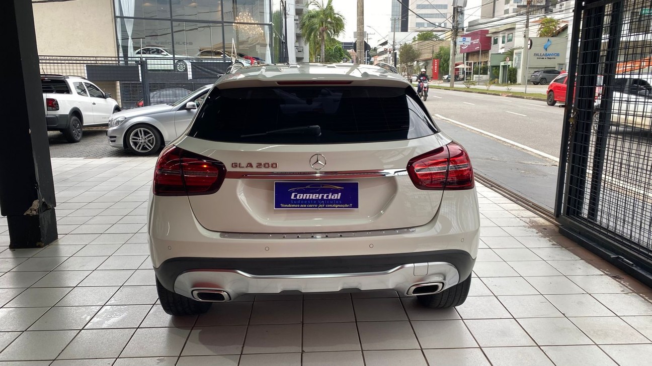 GLA 200 1.6 CGI ENDURO 7G-DCT