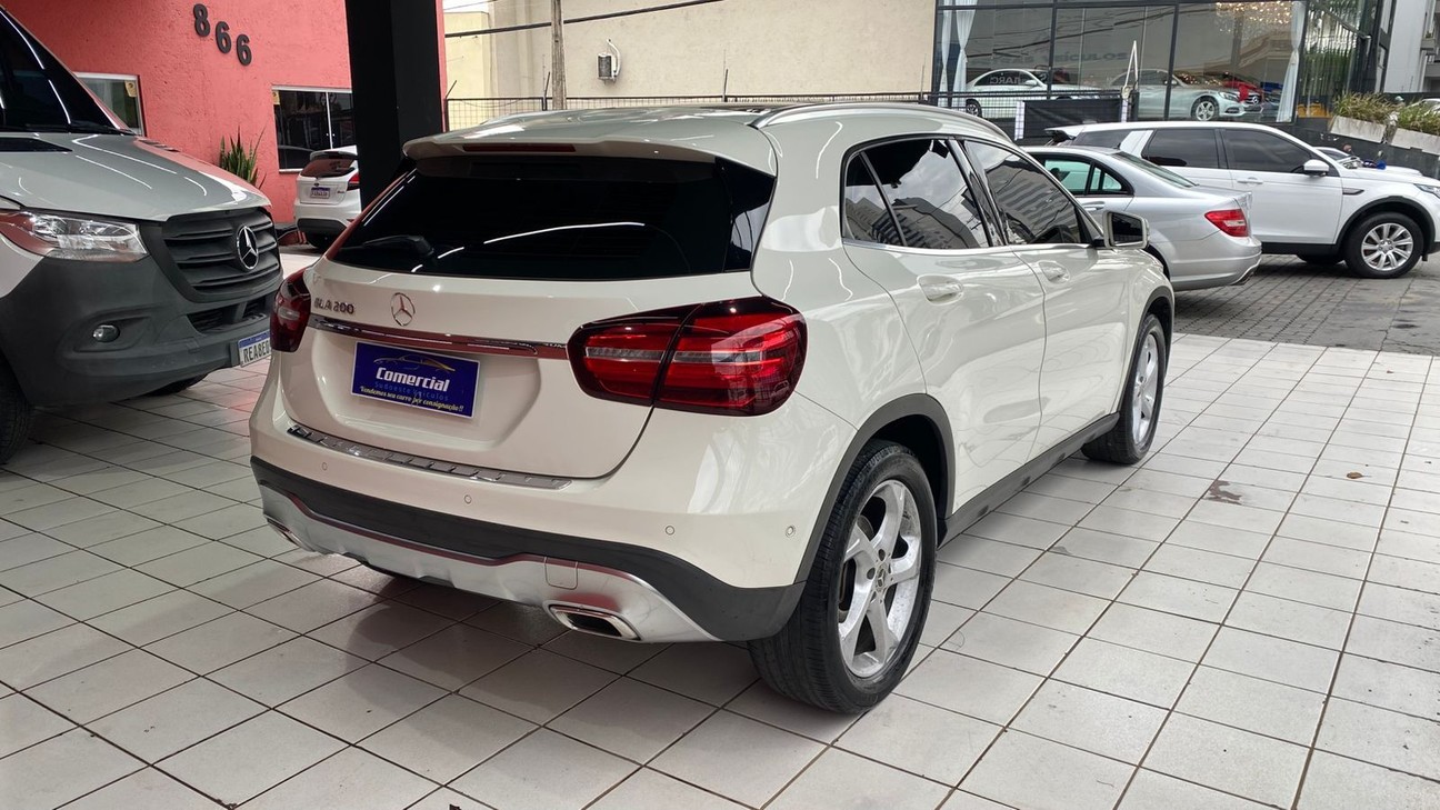 GLA 200 1.6 CGI ENDURO 7G-DCT