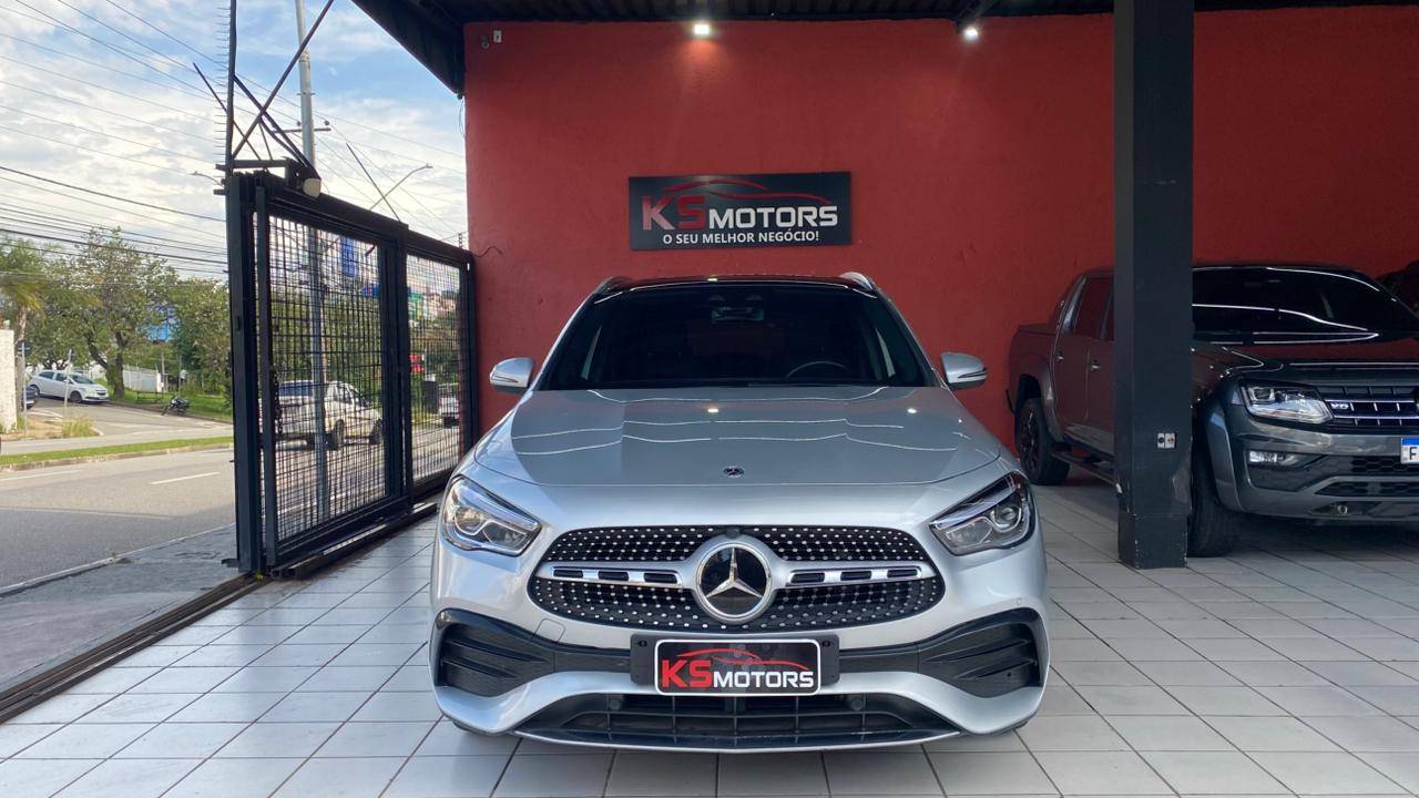 MERCEDES-BENZ GLA 200
