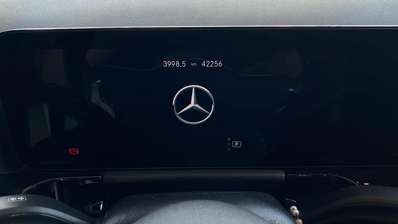 MERCEDES-BENZ GLA 200