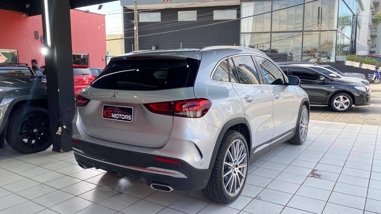 MERCEDES-BENZ GLA 200