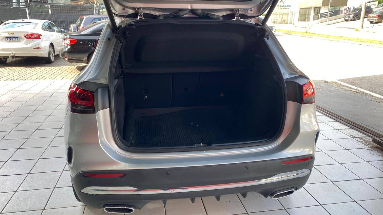MERCEDES-BENZ GLA 200