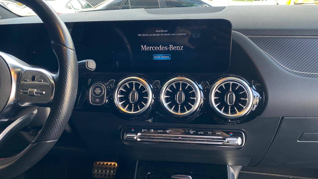 MERCEDES-BENZ GLA 200