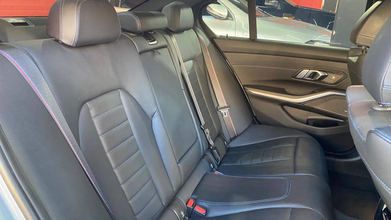 BMW 330e