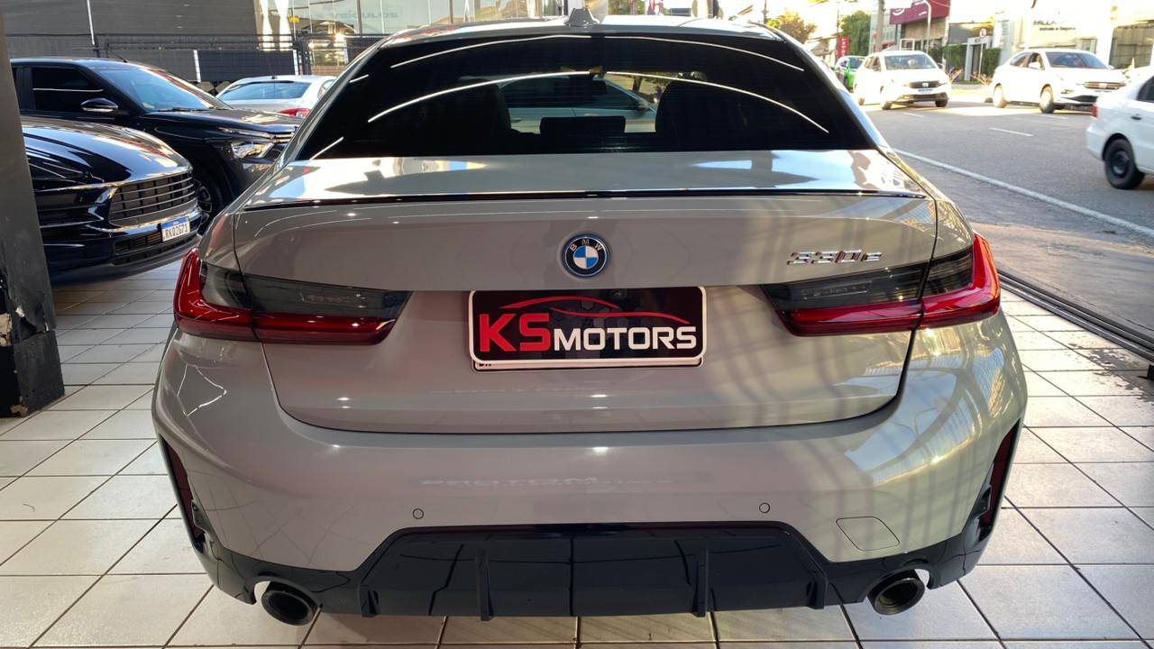 BMW 330e