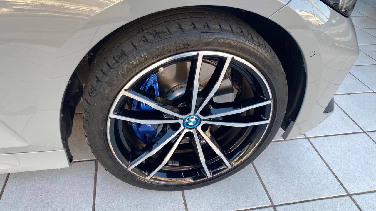 BMW 330e