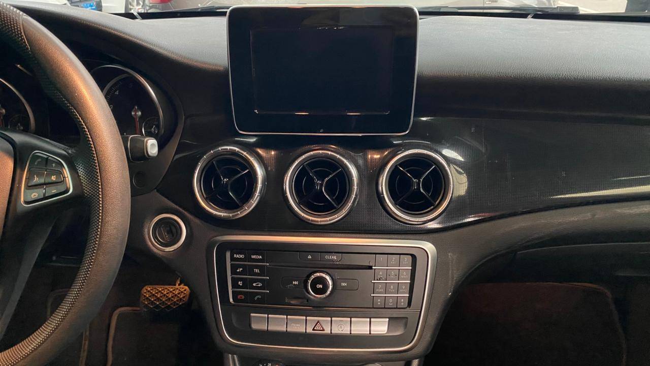 MERCEDES-BENZ CLA 180