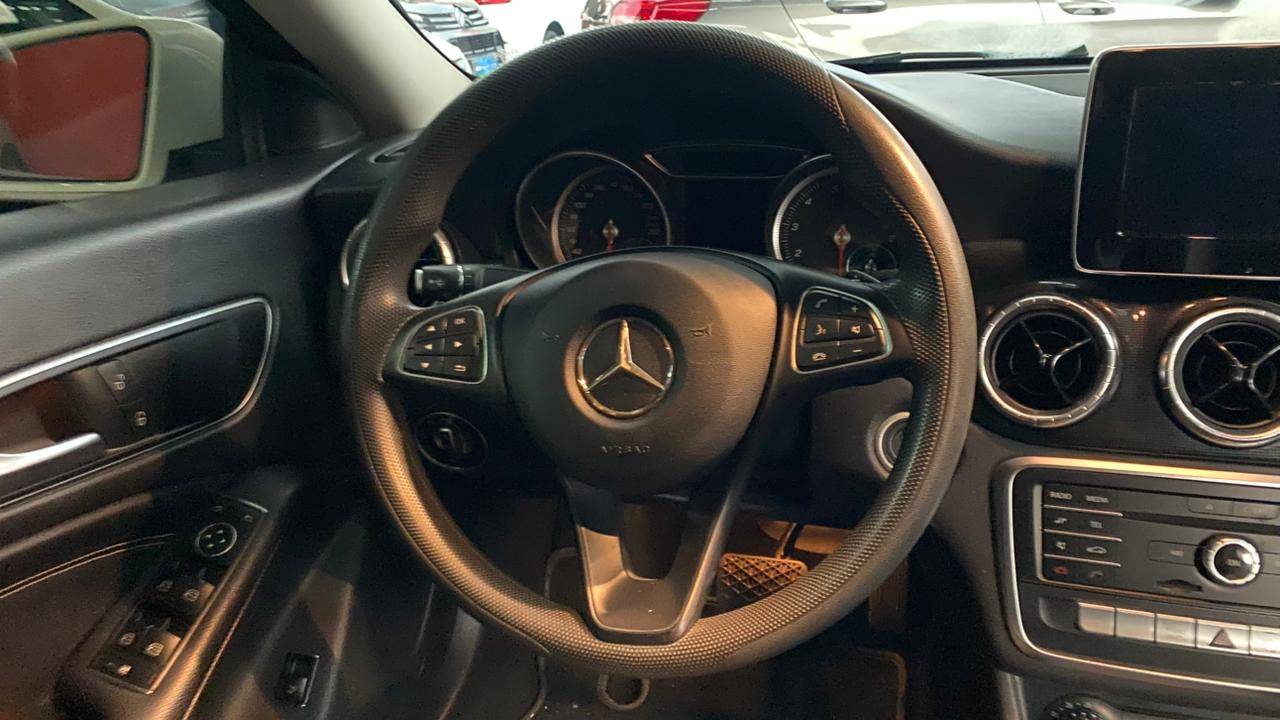 MERCEDES-BENZ CLA 180