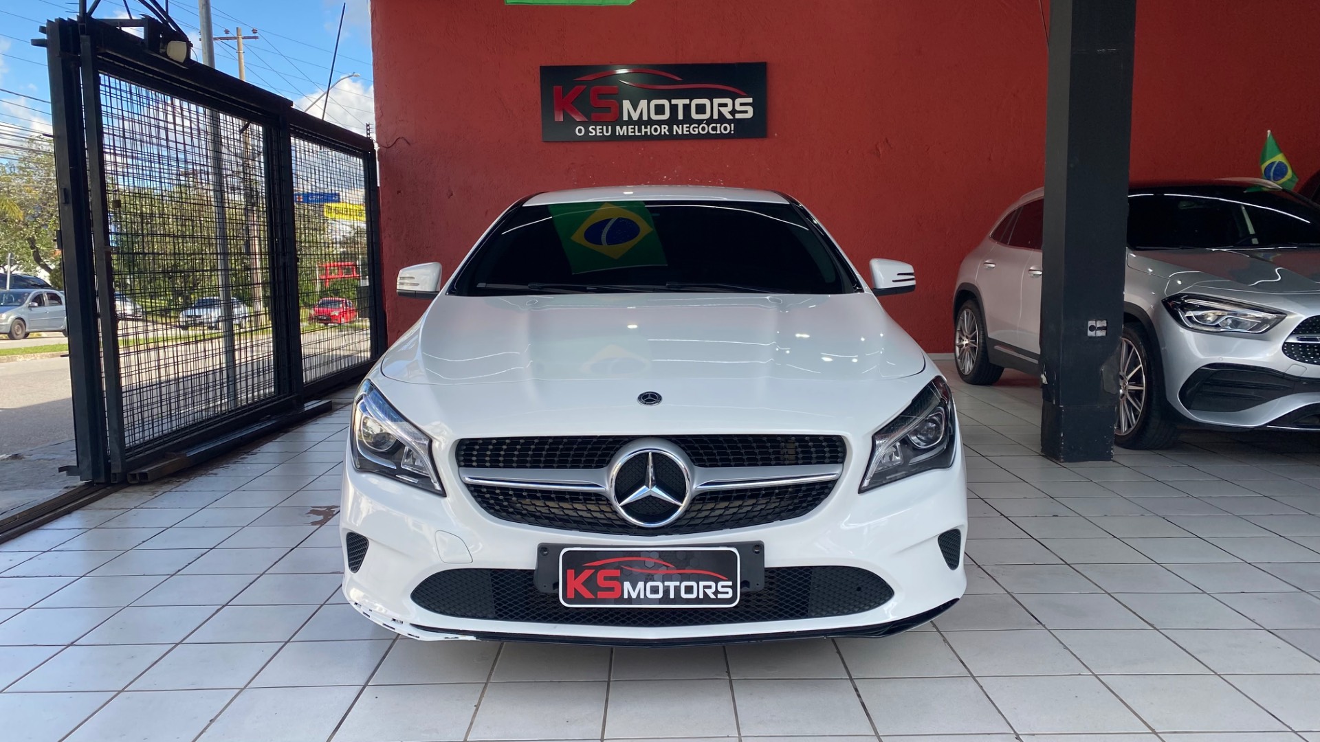 MERCEDES-BENZ CLA 180
