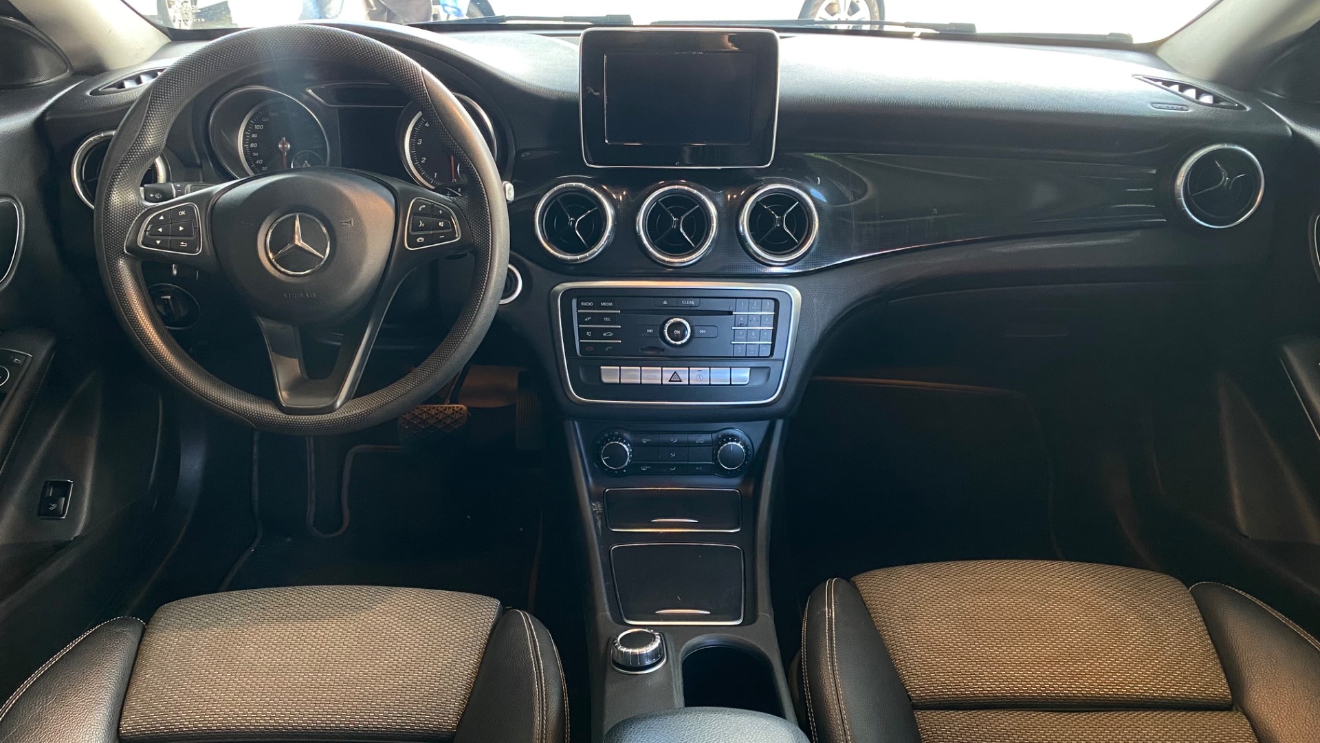 MERCEDES-BENZ CLA 180