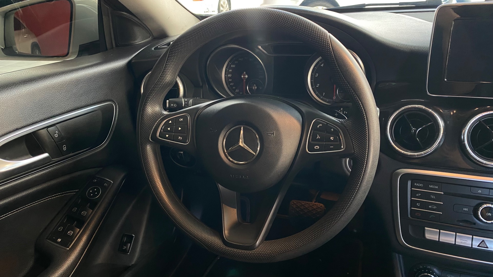 MERCEDES-BENZ CLA 180