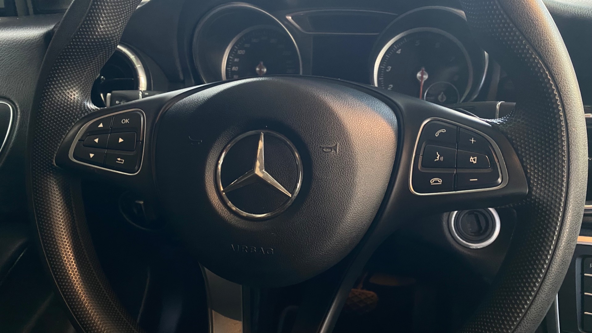 MERCEDES-BENZ CLA 180
