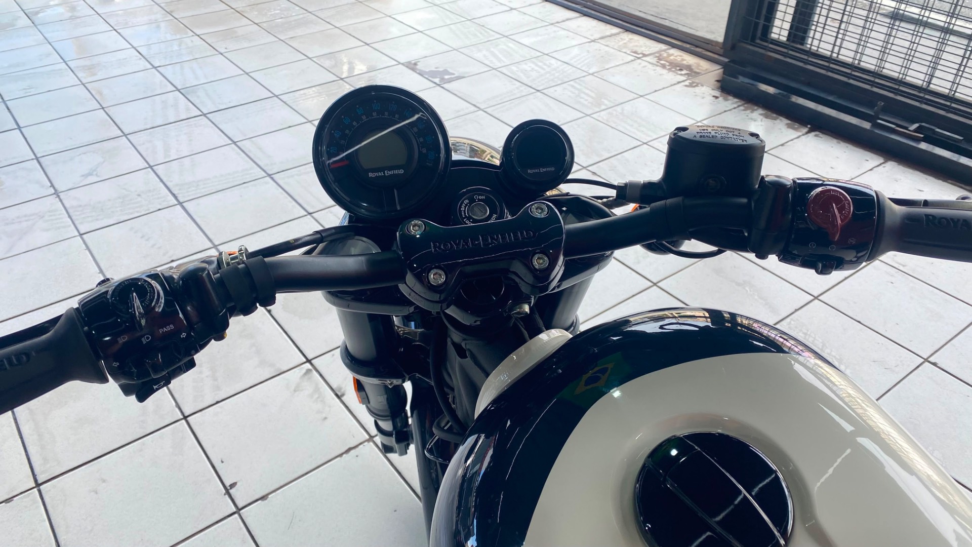 ROYAL ENFIELD SHOTGUN 650 STENCIL WHITE