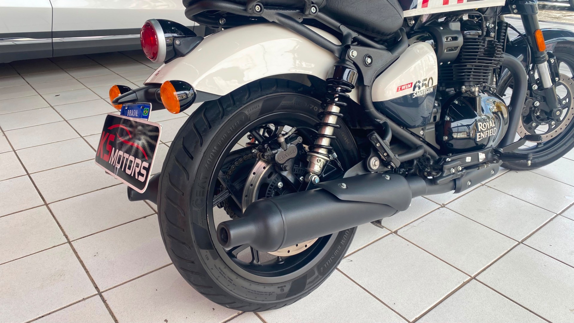 ROYAL ENFIELD SHOTGUN 650 STENCIL WHITE