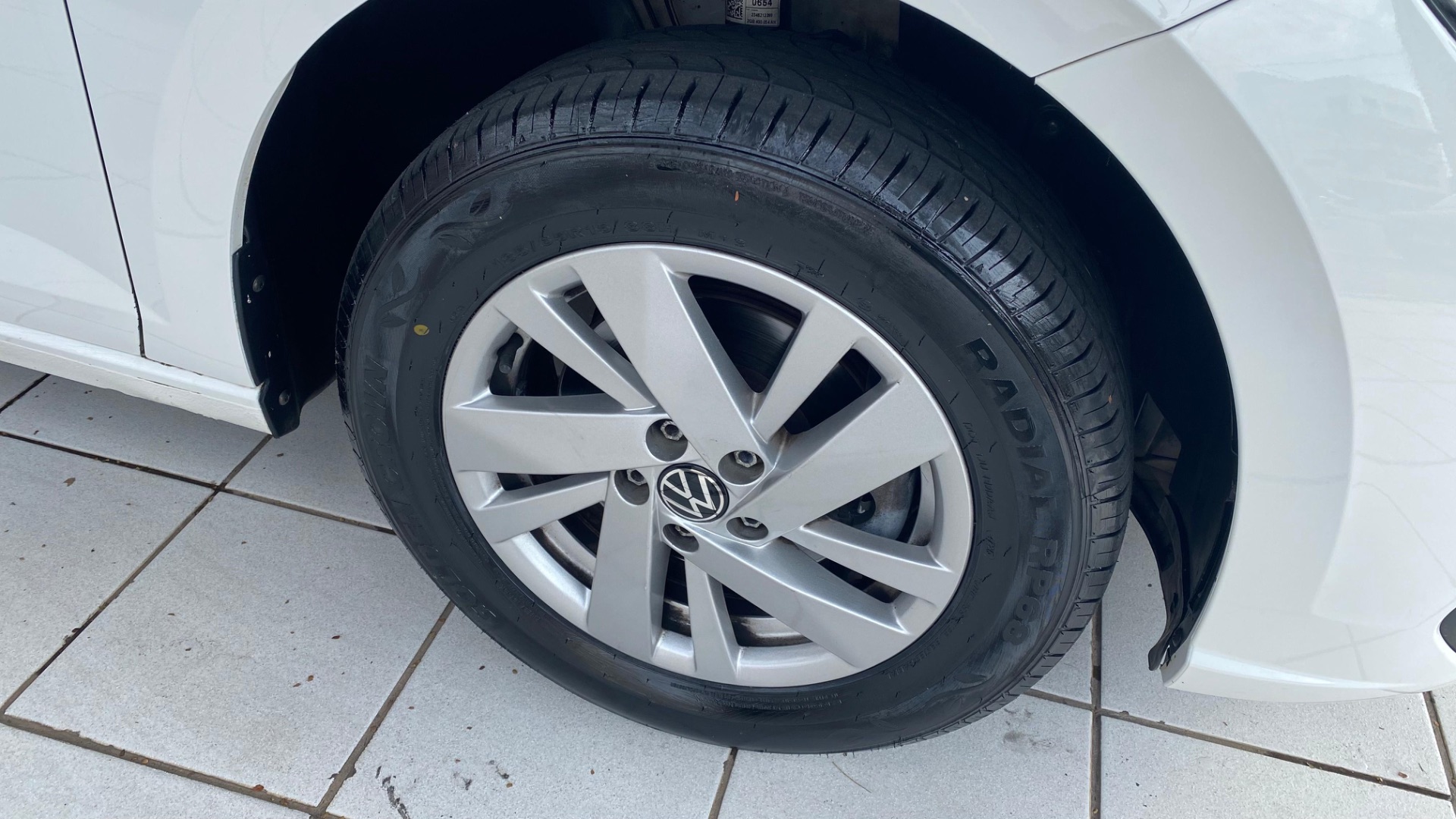 VOLKSWAGEN POLO