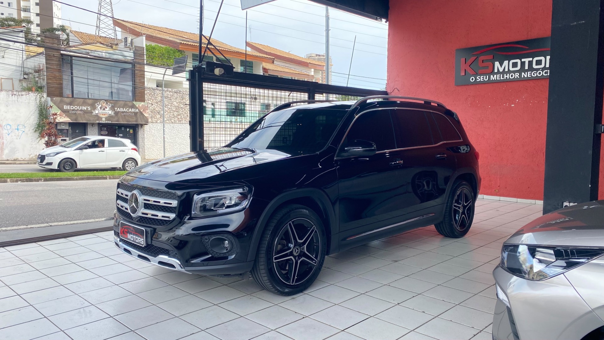 MERCEDES-BENZ GLB 200