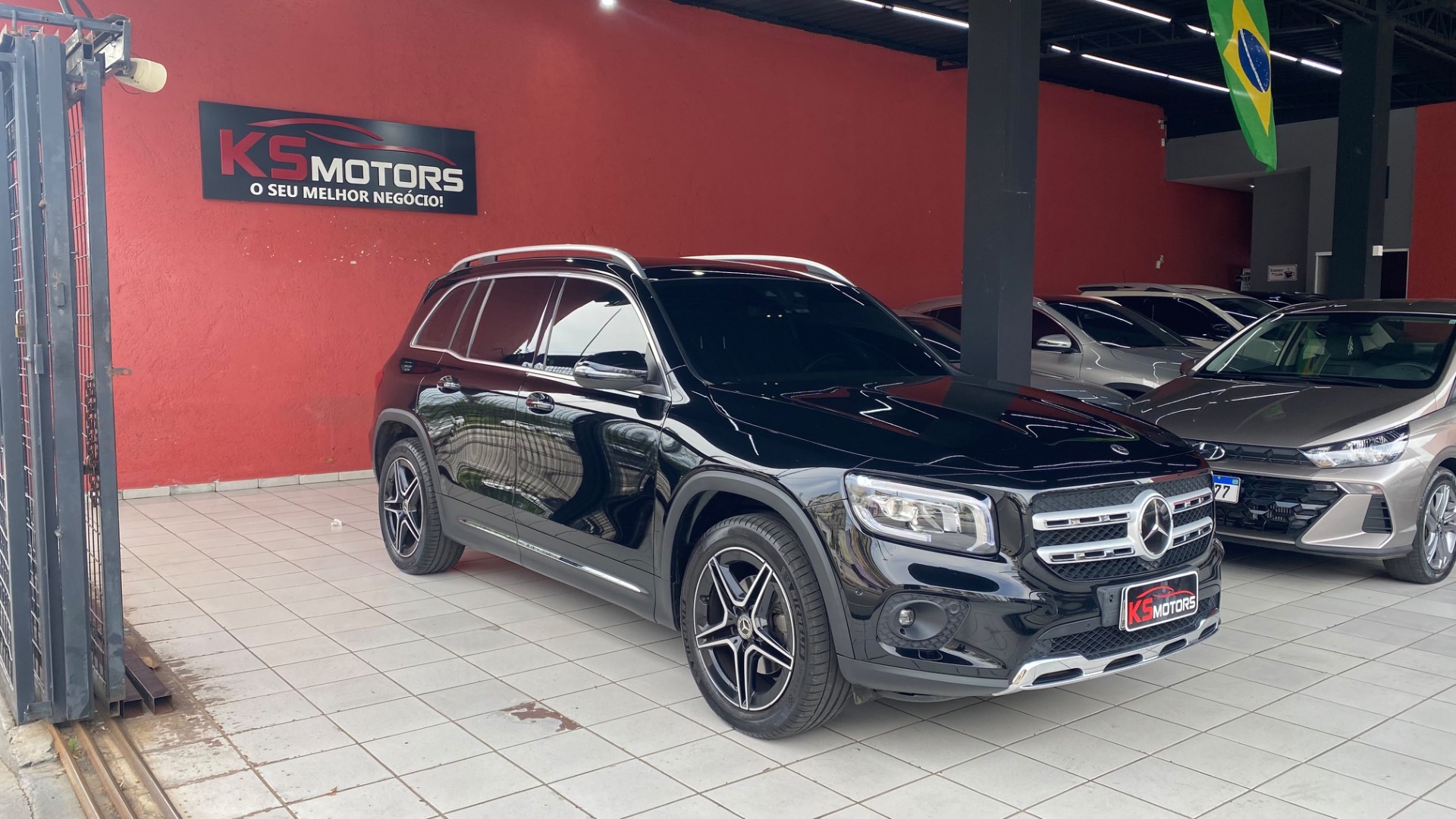 MERCEDES-BENZ GLB 200