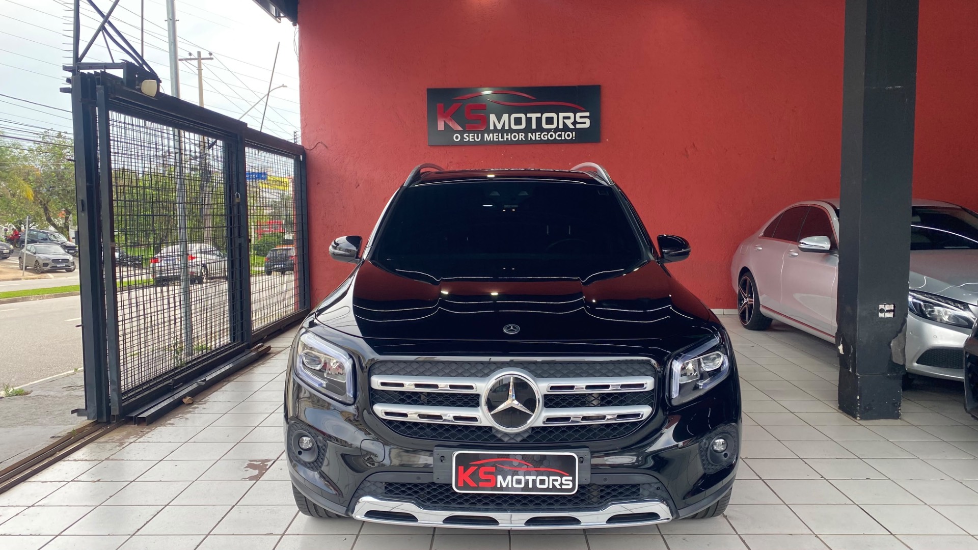MERCEDES-BENZ GLB 200