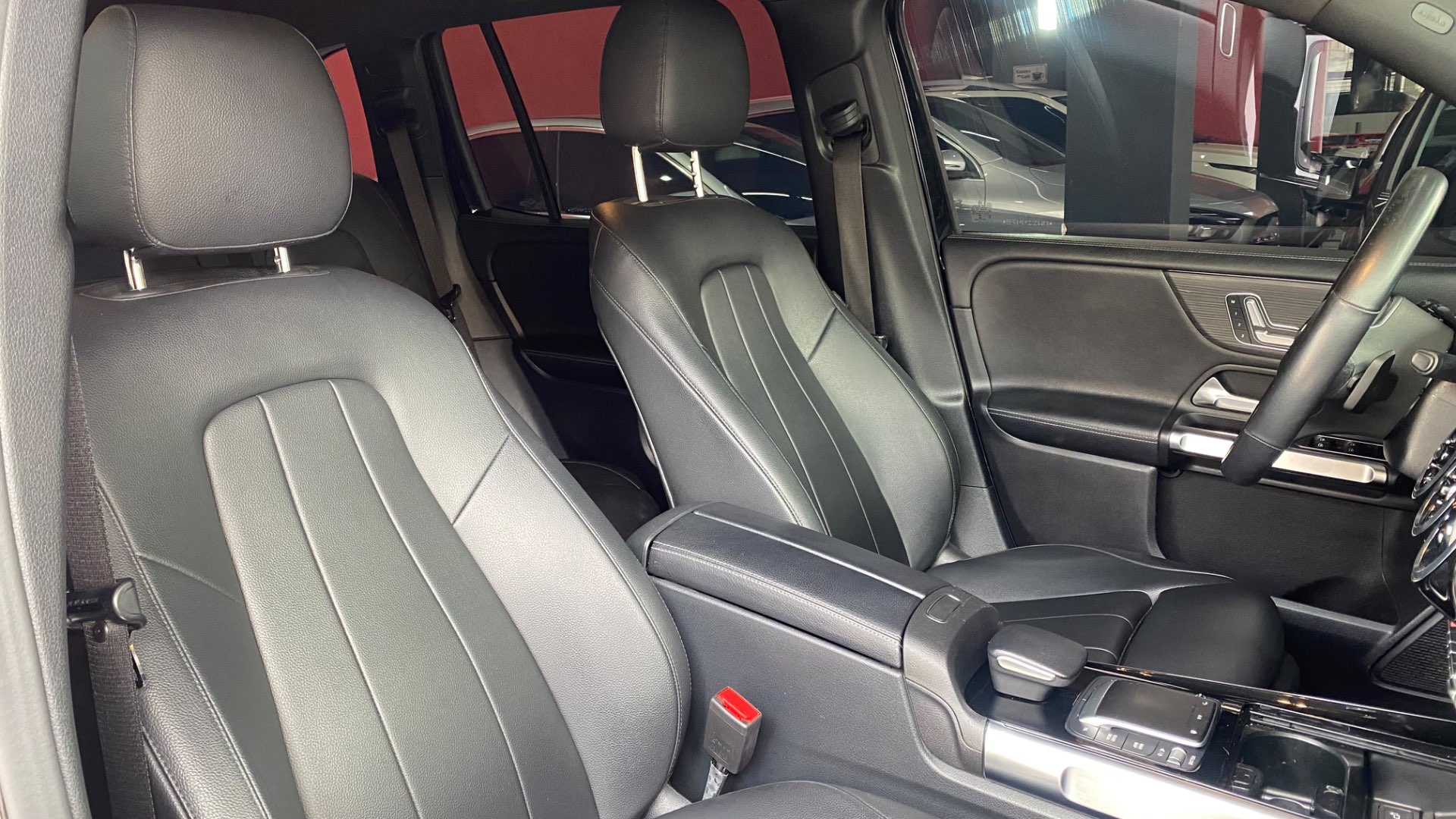 MERCEDES-BENZ GLB 200