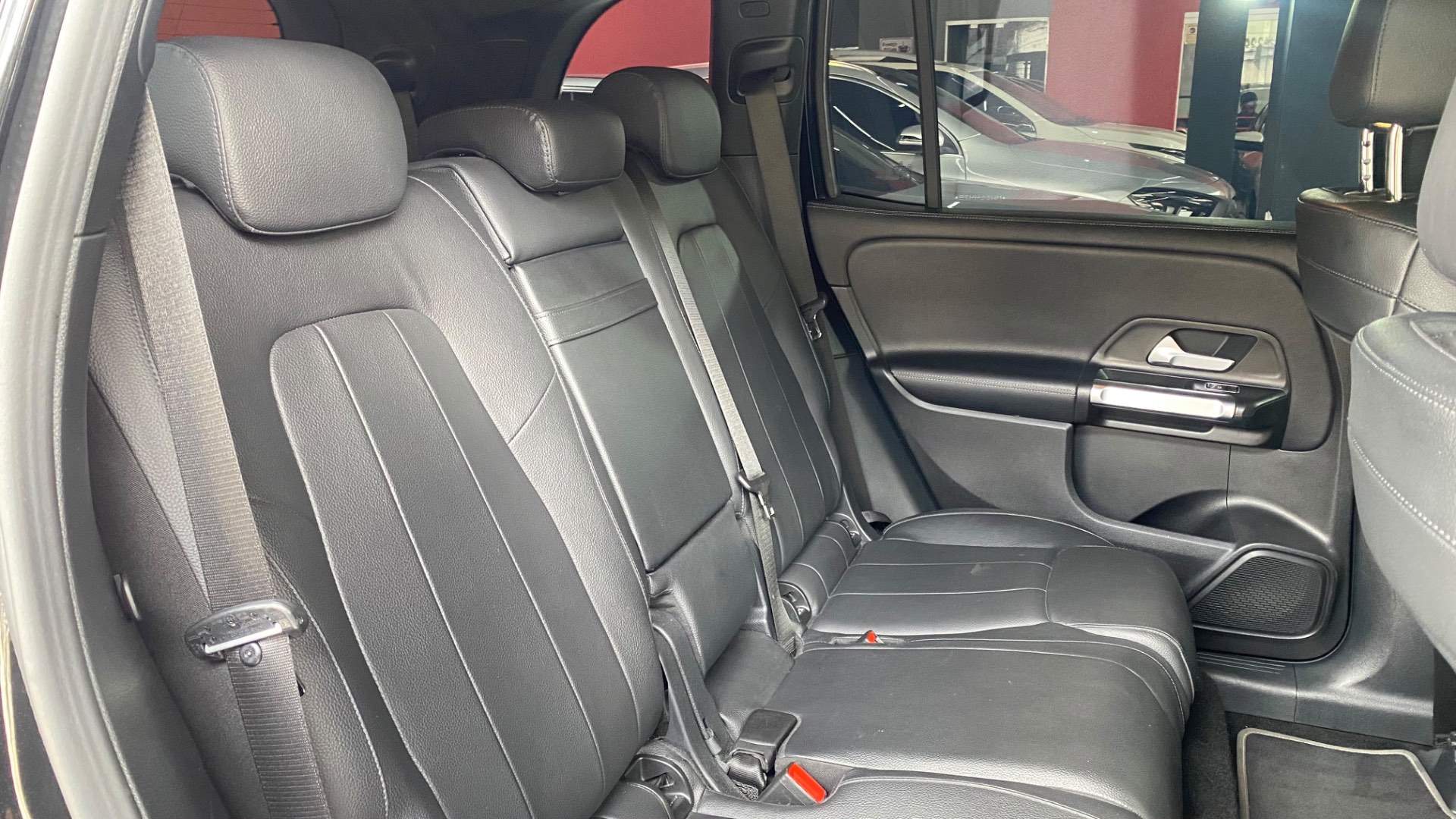 MERCEDES-BENZ GLB 200