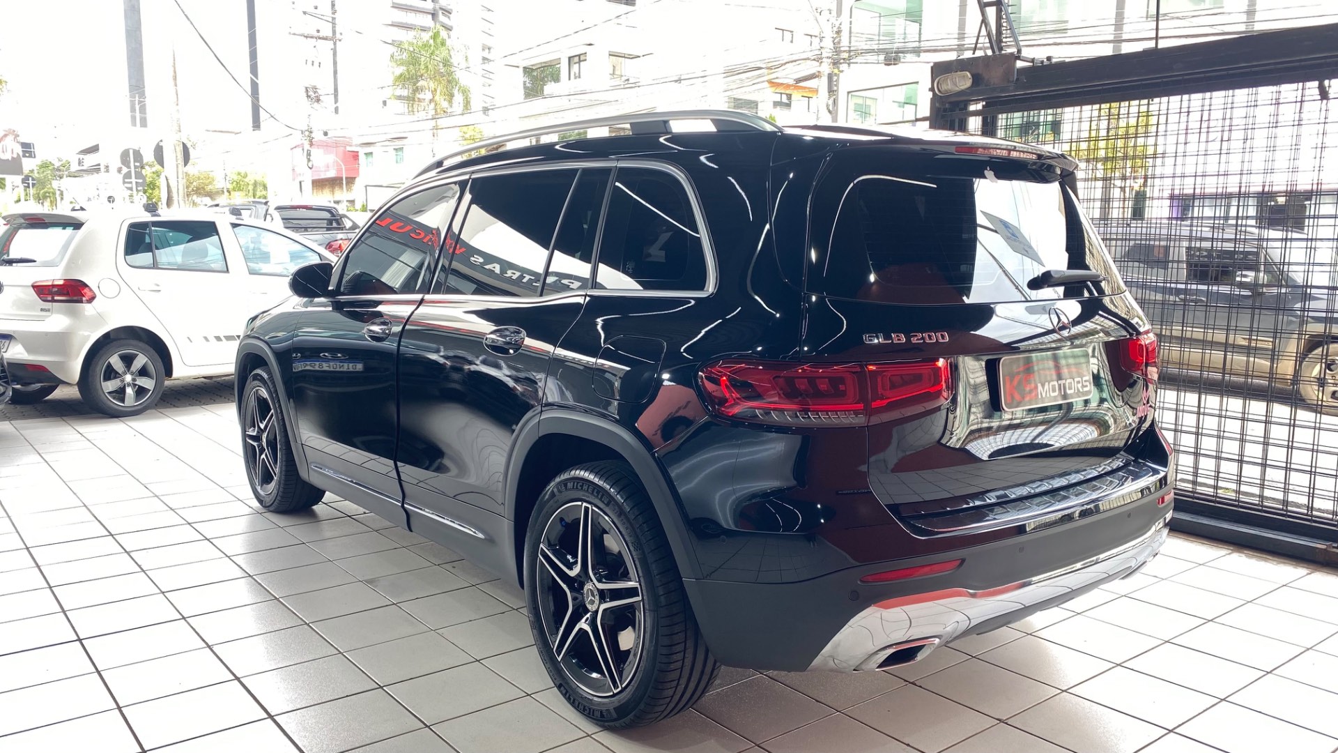 MERCEDES-BENZ GLB 200