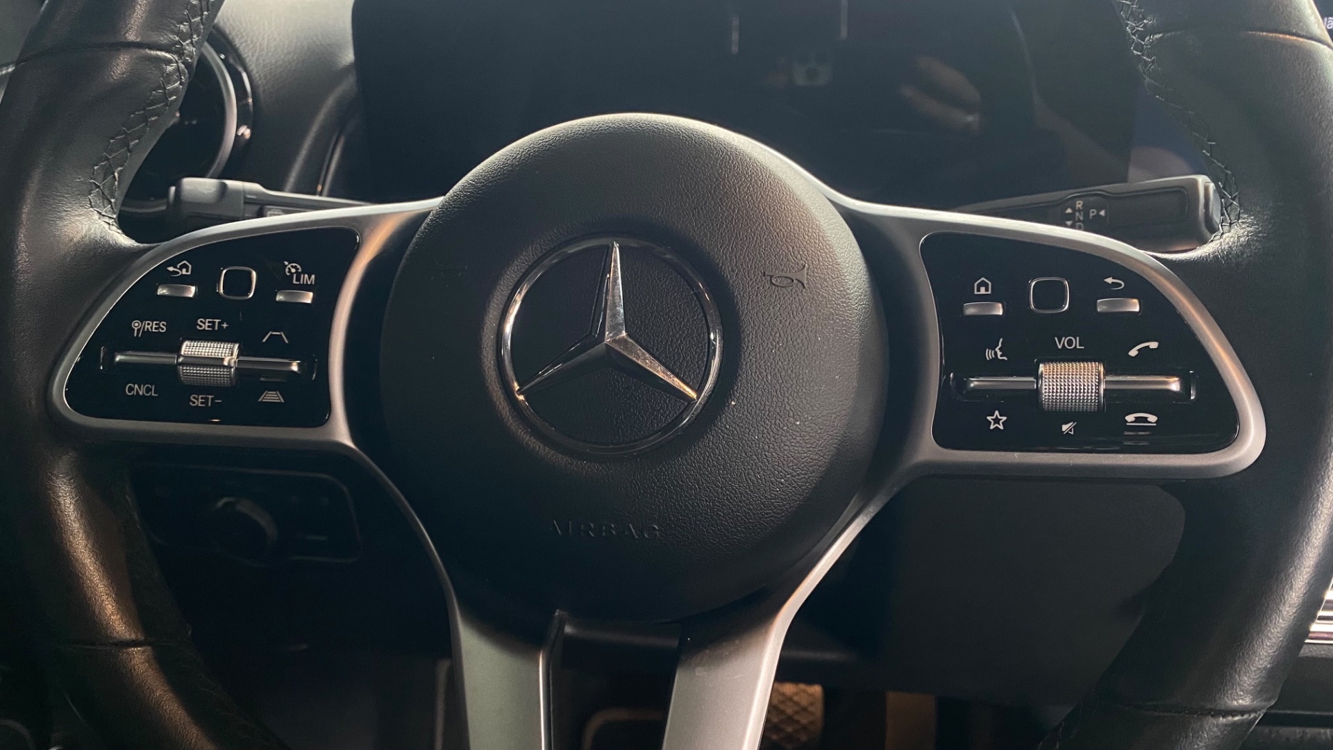 MERCEDES-BENZ GLB 200