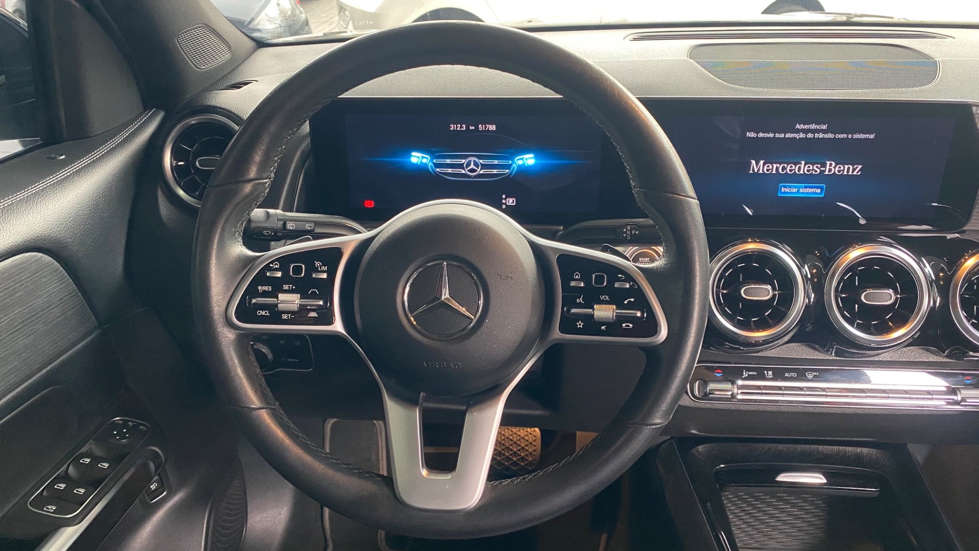 MERCEDES-BENZ GLB 200