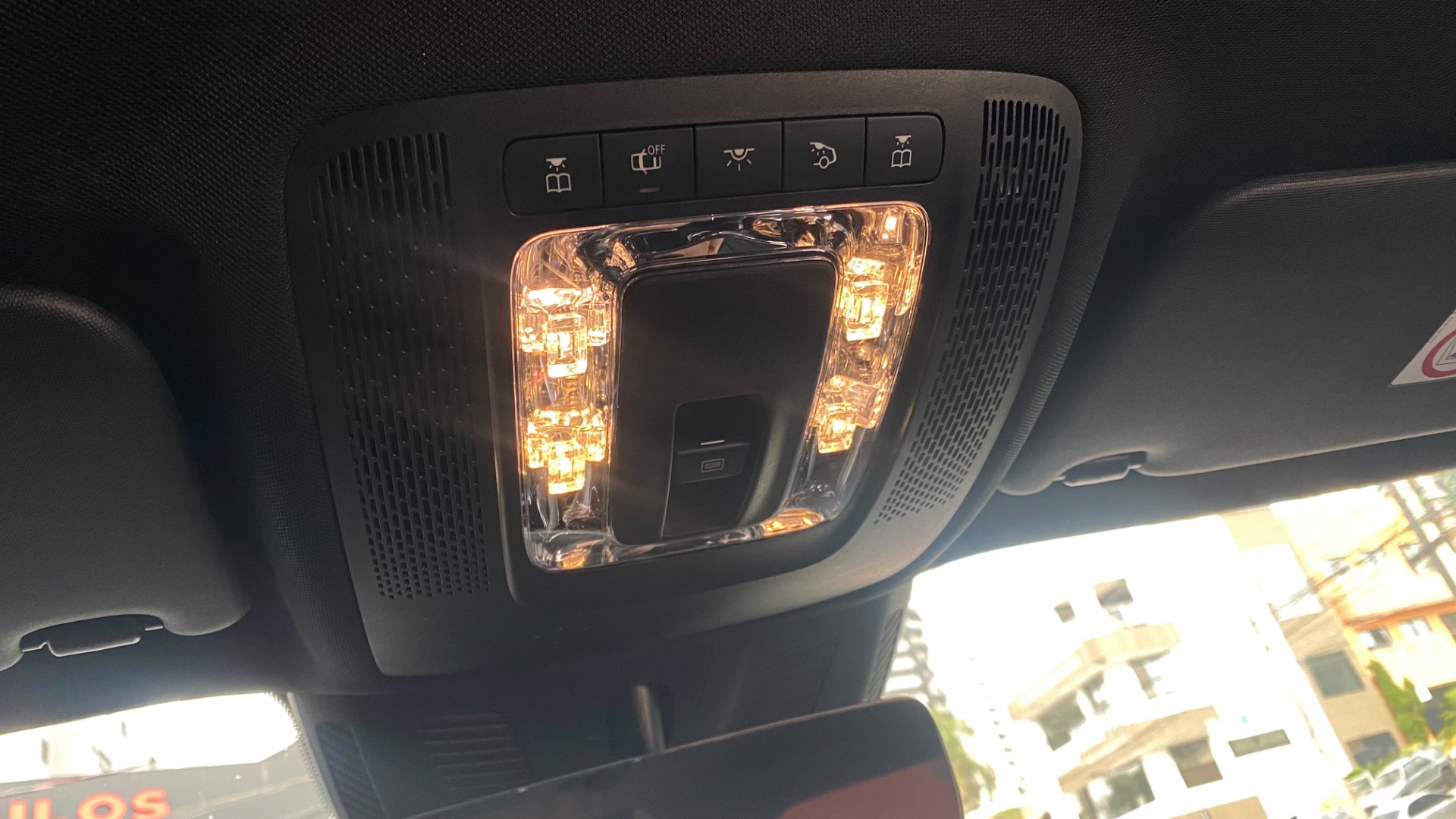 MERCEDES-BENZ GLB 200