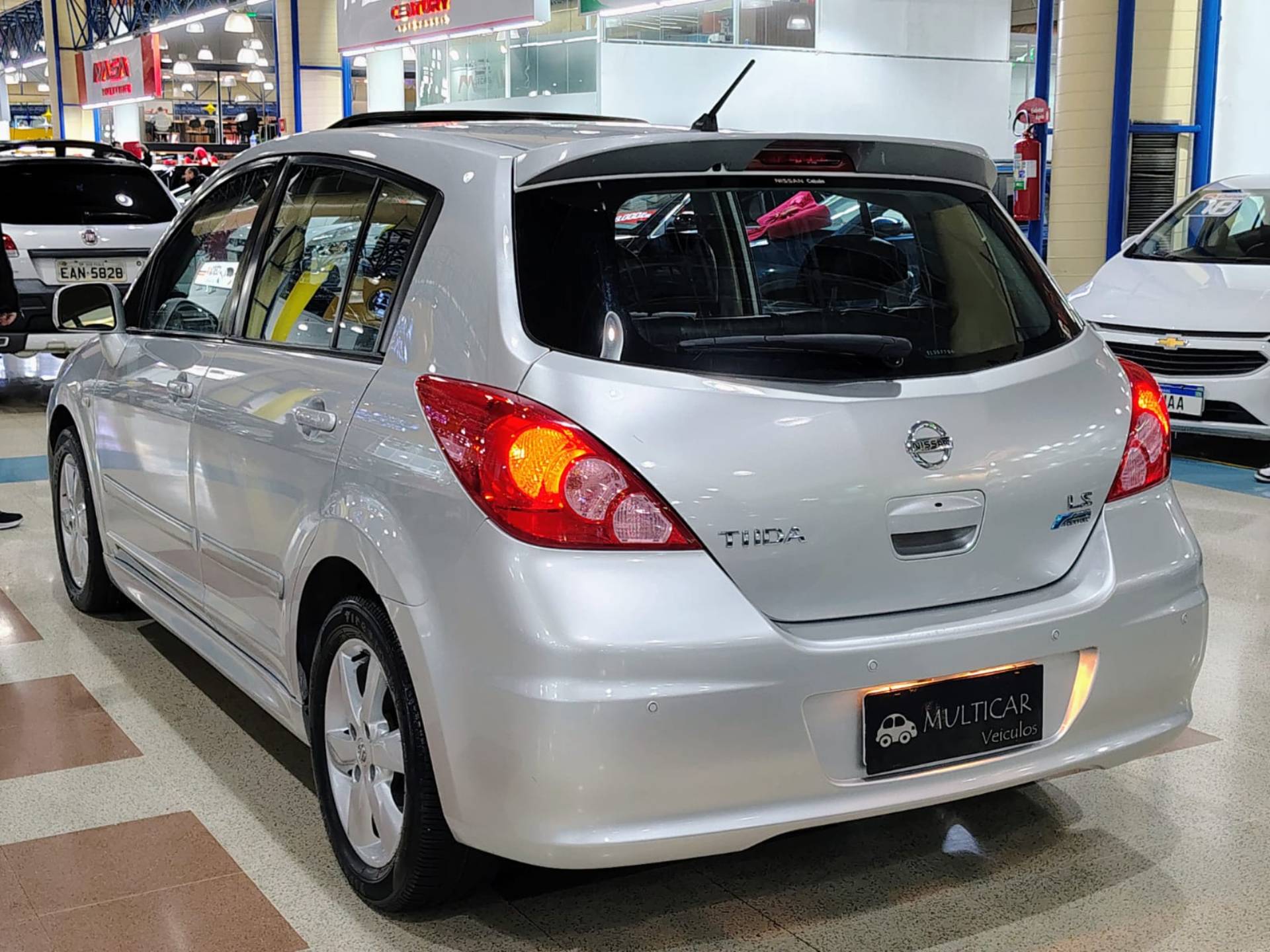 NISSAN TIIDA