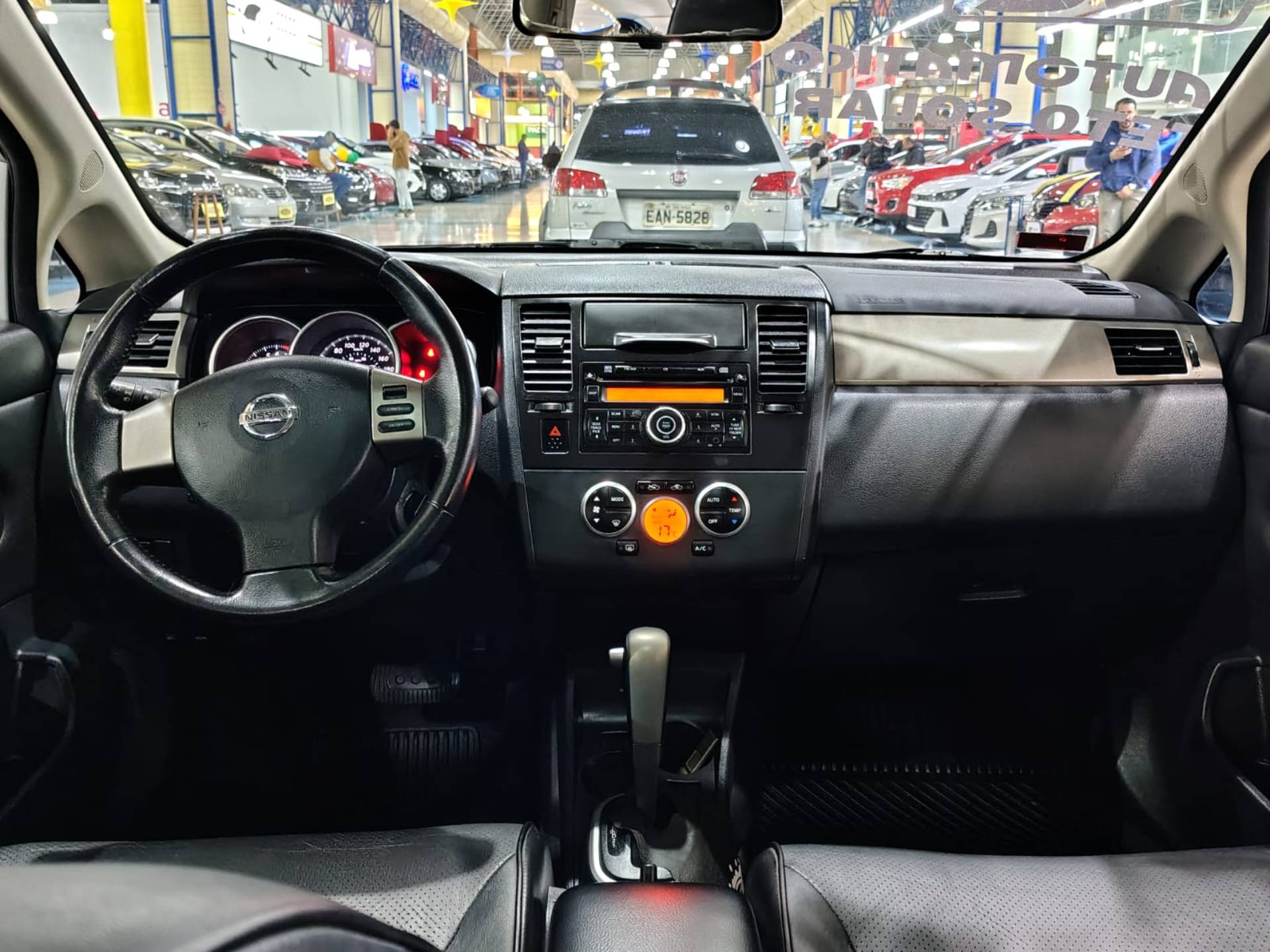 NISSAN TIIDA