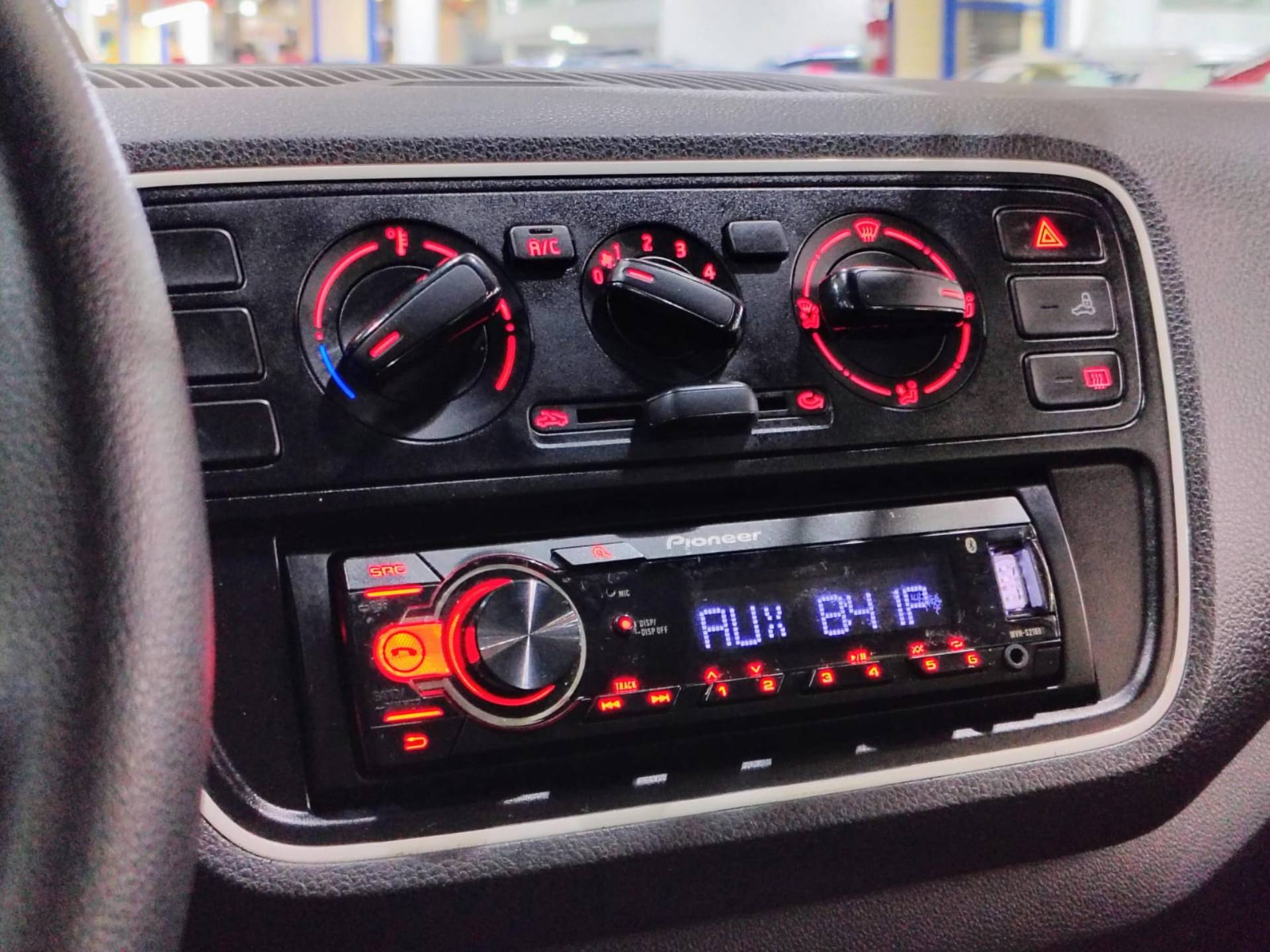 VOLKSWAGEN UP
