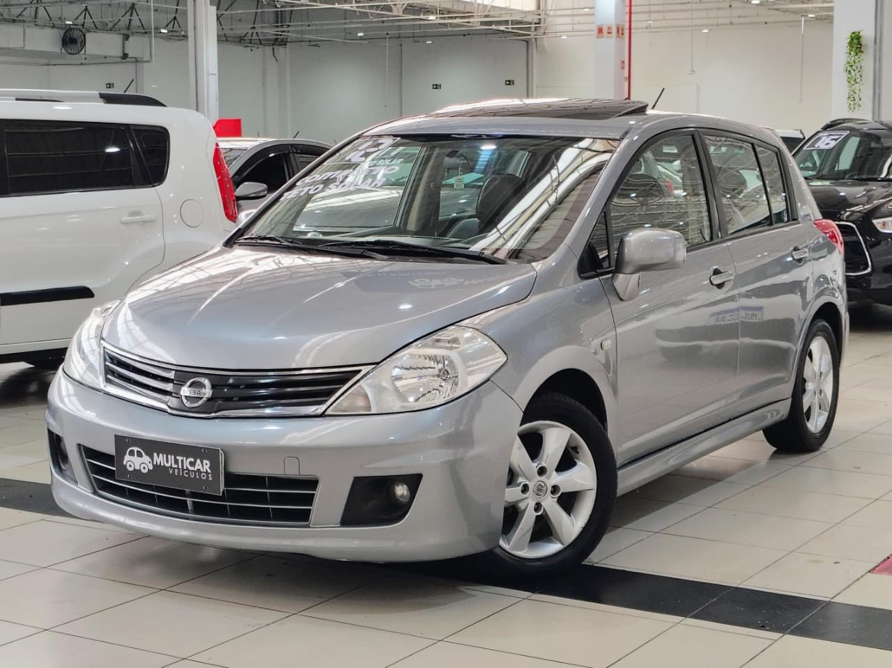 NISSAN TIIDA