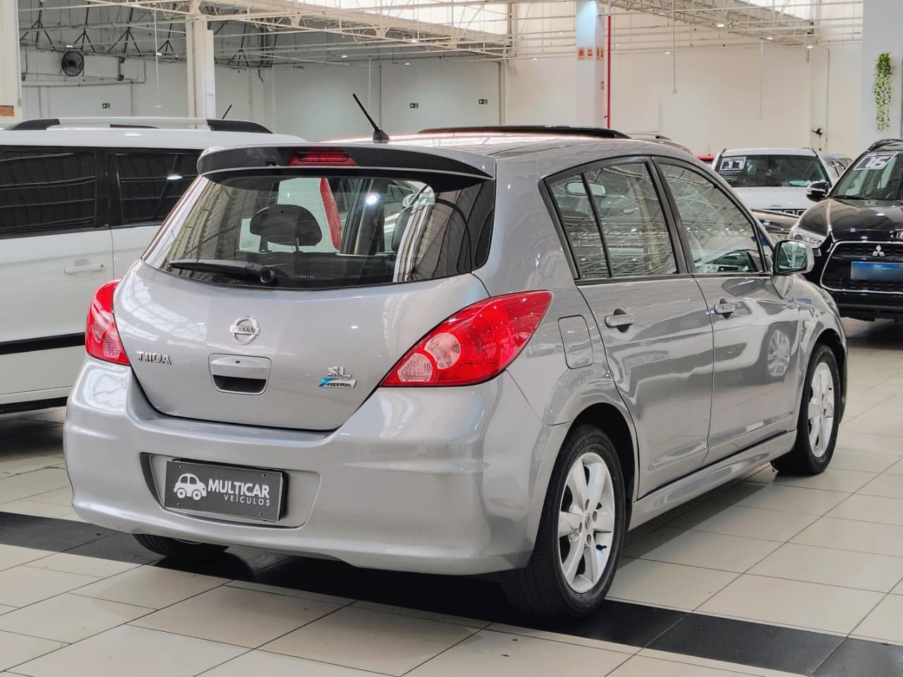 NISSAN TIIDA