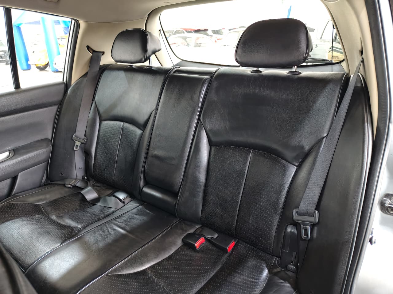 NISSAN TIIDA