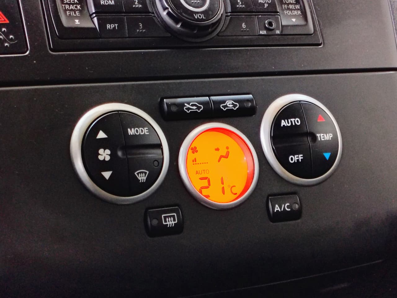 NISSAN TIIDA