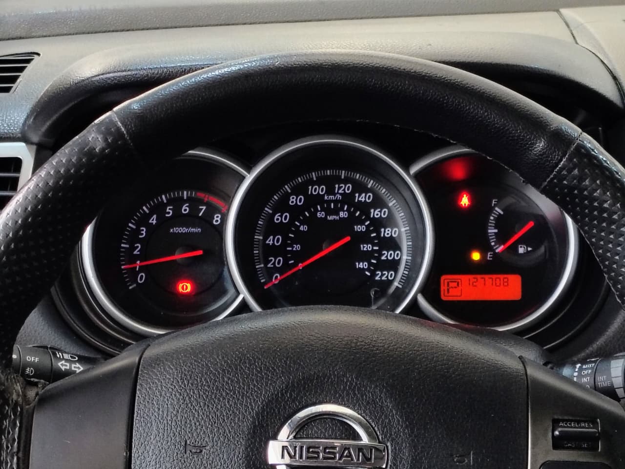 NISSAN TIIDA